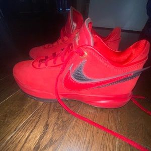 Nike Lebron 20 Liverpool